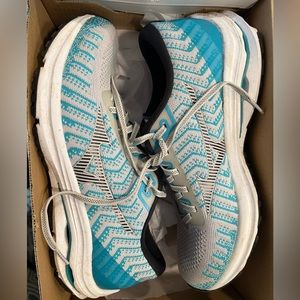 EUC Mizuno Wave Rider size 10